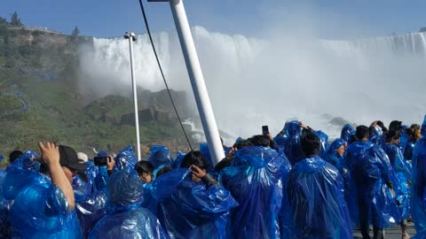 Majestic niagara falls - with Rainbow as guest appearance