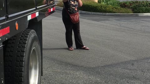 Woman Calls Police on Worker Speaking Spanish