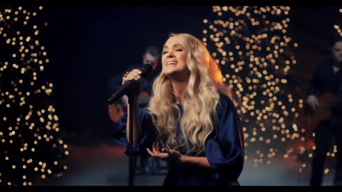 Carrie Underwood - O Come All Ye Faithful