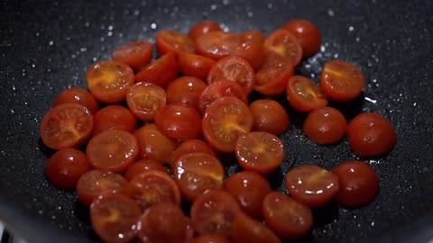 Dinner in 15 minutes! Chicken breast with tomatoes and olives