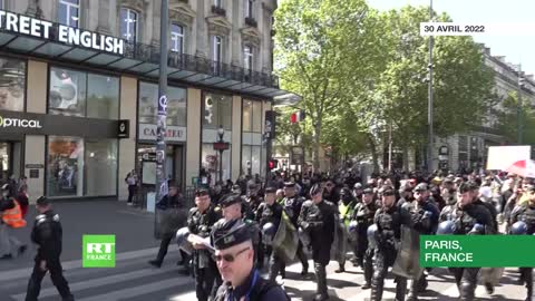 «Affaire McKinsey Macron Gate, rendez l'argent» : Des Gilets jaunes battent le pavé à Paris