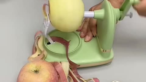 With it, peeling fruit is simply too easy#shorts #kitchenhacks #peelingfruit #fruitknife