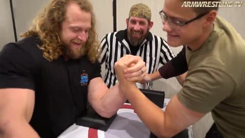 Bodybuilder vs Schoolboy - Arm Wrestling