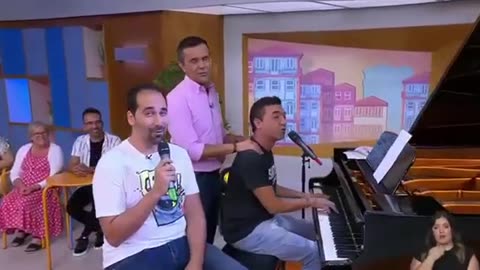 Emanuel Moura e David Antunes cantam "Fruta do Chão" em direto na TV