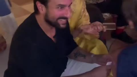 Kareena kapoor Khan &Saif Ali Khan mesmerised by magic tricks