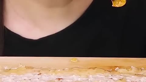 Raw HoneyComb #zoeyasmr #zoeymukbang #bigbites #mukbang #asmr #food #먹방 #틱톡푸드 #rawhoney #honeycomb #