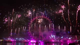 YUUUGE FIESTA IN LONDON!!! LOVE THAT TRIBUTE TO THE QUEEN!!!