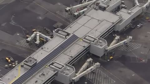 BREAKING: JFK Terminal 1 Suffers a large Power Outage due to a fire Causing Wild Diversions