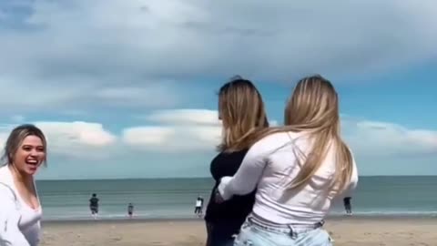 Video of plus size girl having fun with her friends on the beach