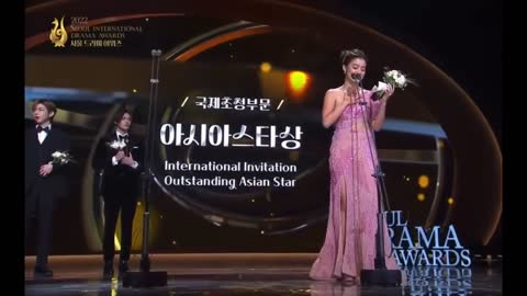 Belle Mariano receives her Outstanding Asian Star Award at Seoul International Drama Awards 🥳💖