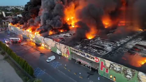 🚨#BREAKING: A massive fire is in progress at a shopping center in #Warsaw | #Poland
