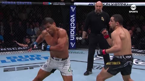 MIDDLEWEIGHT WAR! Robert Whittaker vs Paulo Costa/HIGHLIGHTS! UFC