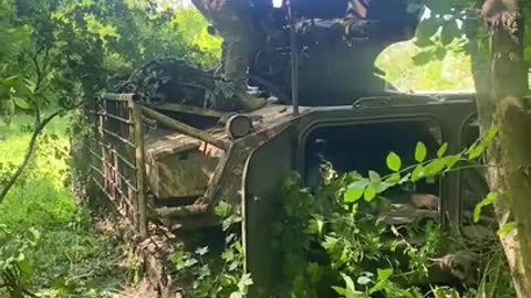 🔥 Ukrainian Soldiers Fire from MT-12 Rapira AT Gun on MT-LB | Real Combat Footage