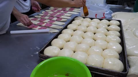 Bread Making in Taiwan - Ham and Cheese Bread, Melon Bread, Red Bean Bread 維也納吐司, 菠蘿吐司, 紅豆吐司