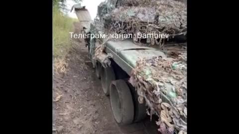 A T-72B tank shot down by the Ukrainian army.