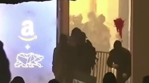 Feb 1 2017 Berkeley 4.4 recap of ANTIFA's night of violence (music was added by someone else)