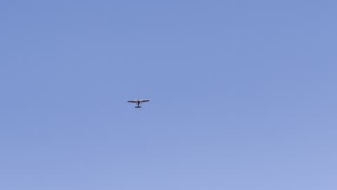 Cessna 172 Fly Over