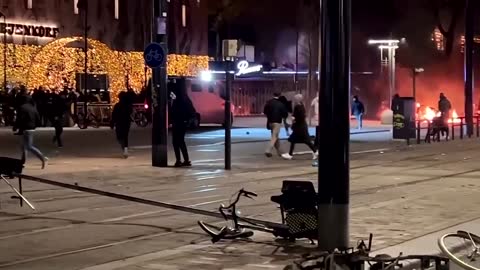 Rioting in Rotterdam over new "corona pass"