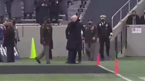 2020 History, Stadium ERUPTS When Trump Enters Army vs. Navy Game