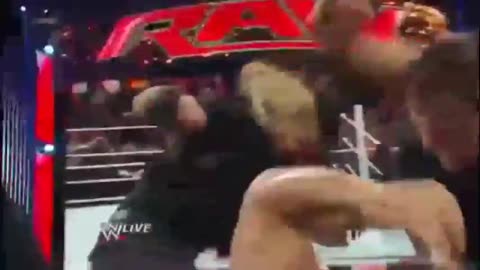 Roman Reigns powerbomb The Khali