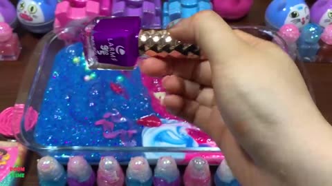 Special violet elsa- mixing makeup clay and more into glossy slime!