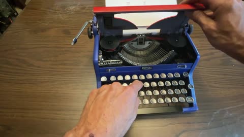 Royal Quiet DeLuxe Typewriter Demo of Features and Functions