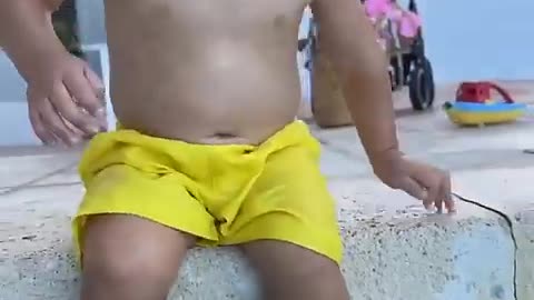 Funny baby reaction on the beach //