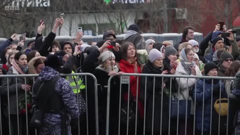 Thousands of Russians defy Putin with protest chants at Navalny’s funeral