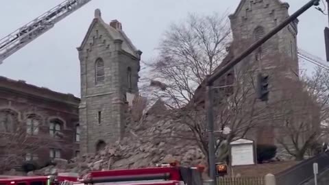 🚨#BREAKING: The Engaging Heaven Church steeple in New London, CT, has collapsed into the building