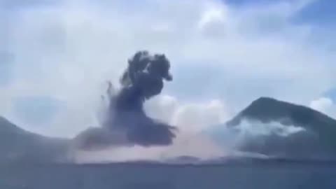 💢The UFO was filmed during a volcanic eruption in Iceland. Previously, there