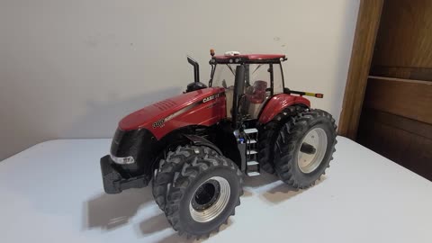 Ertl 1/16 Case IH 380 Magnum Prestige toy tractor review