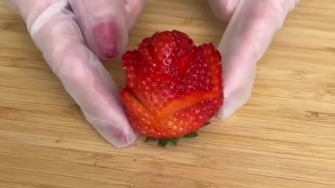 This strawberry trick is so cool 😍🤯