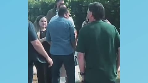 President Bolsonaro receives visitors at the door of his house when he stayed in Florida