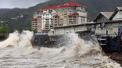 Hurricane Beryl 'extremely dangerous' as it gains strength