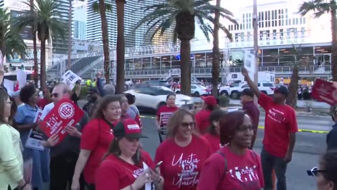 Culinary Union workers rally on Las Vegas Strip amid contract dispute