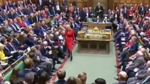 Foreign funny video: seat grabbing before the British House of Commons