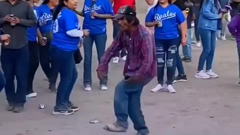 AMAZING! WHAT A WAY OF DANCING THIS MAN DANCES BETTER THAN ANY PROFECIONAL😎😎😎😎😎😎😎😎