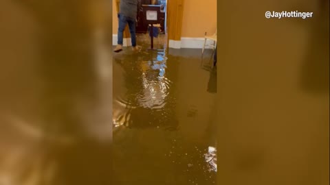 Burst pipe floods Ohio Statehouse