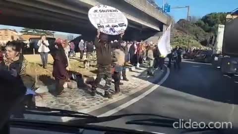 Huge Freedom Convoy leaving Toulouse for Paris