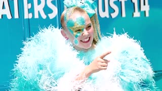 JoJo Siwa stars in new Facebook show