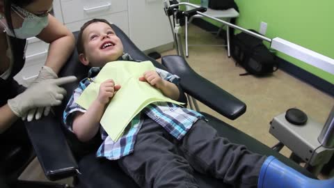 Première visite de l'enfant chez le dentiste