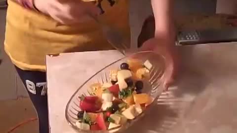 RAW FRUIT SALAD in 60 SECONDS! - Mar 2nd 2011