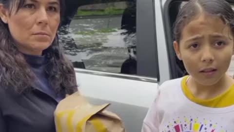 Rich man gives a valuable hamburger to an orphan girl and his reaction made us cry