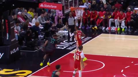 NBA - Deni Avdija finds Daniel Gafford with the slick dime for the two hand jam! Wizards/Hawks