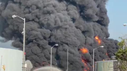 Louisiana - Evacuations Following A Chemical Leak & Fire At A Refinery Yesterday