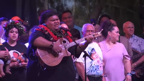 Thousands gathered on Oahu’s North Shore on Tuesday to celebrate Hawaii’s own Iam Tongi, the 18-year-old Kahuku native and newly-minted “American Idol” finalist.