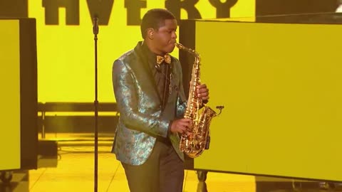 Saxophonist Avery Dixon Performs "Happy" by Pharrell Williams