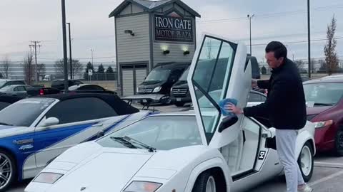 Be gentle, she’s an oldie #lambo #countach #classic #wolfofwallstreet