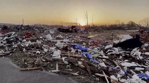 At least 25 people dead after Mississippi tornado