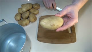 Life hack: How to easily peel potatoes
